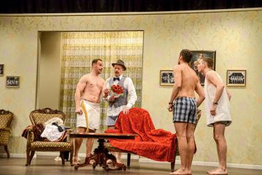 "Hier sind Sie richtig" - Theater in Latsch; Fotos: Michael Andres