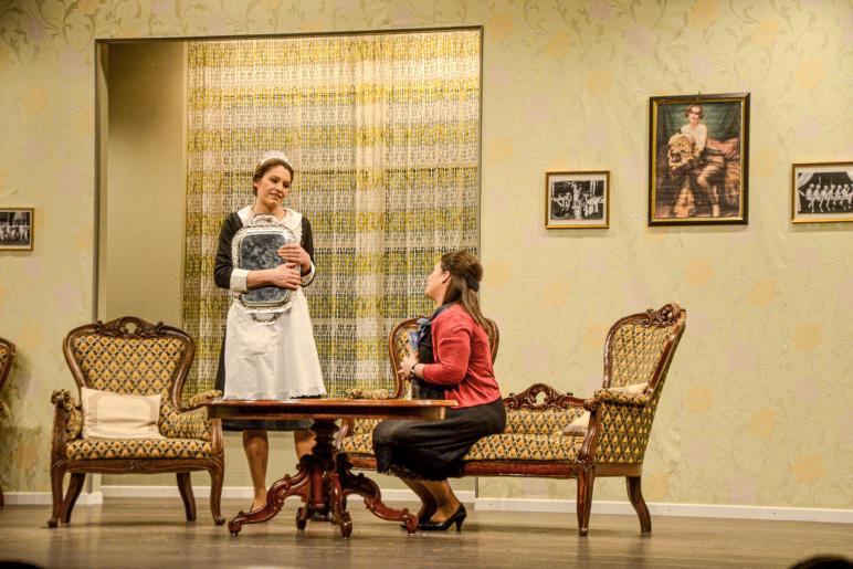 "Hier sind Sie richtig" - Theater in Latsch; Fotos: Michael Andres