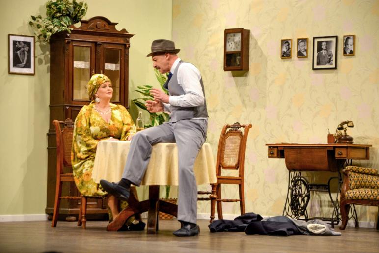 "Hier sind Sie richtig" - Theater in Latsch; Fotos: Michael Andres